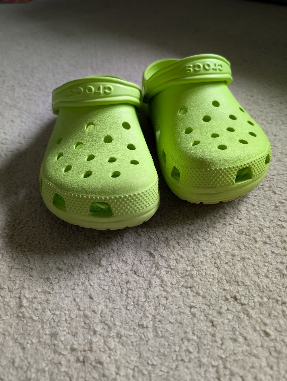 Neon Green Size J6 Or Women's Size 8-8.5 Crocs Clogs - Picture 10 of 10